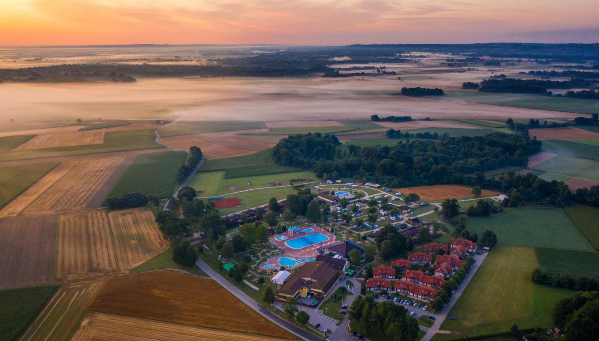Terme Banovci - Hotel Zeleni Gaj Verzej Luaran gambar