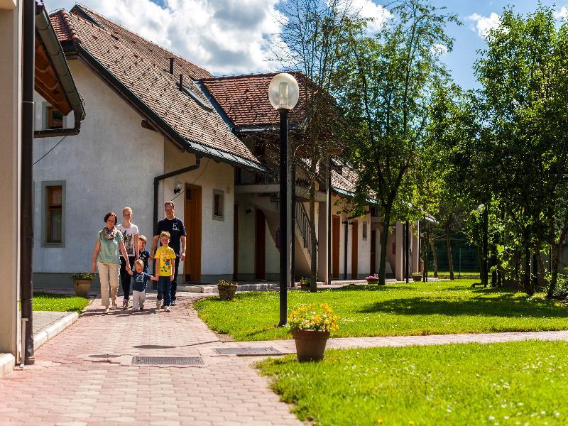 Terme Banovci - Hotel Zeleni Gaj Verzej Luaran gambar