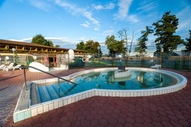 Terme Banovci - Hotel Zeleni Gaj Verzej Luaran gambar